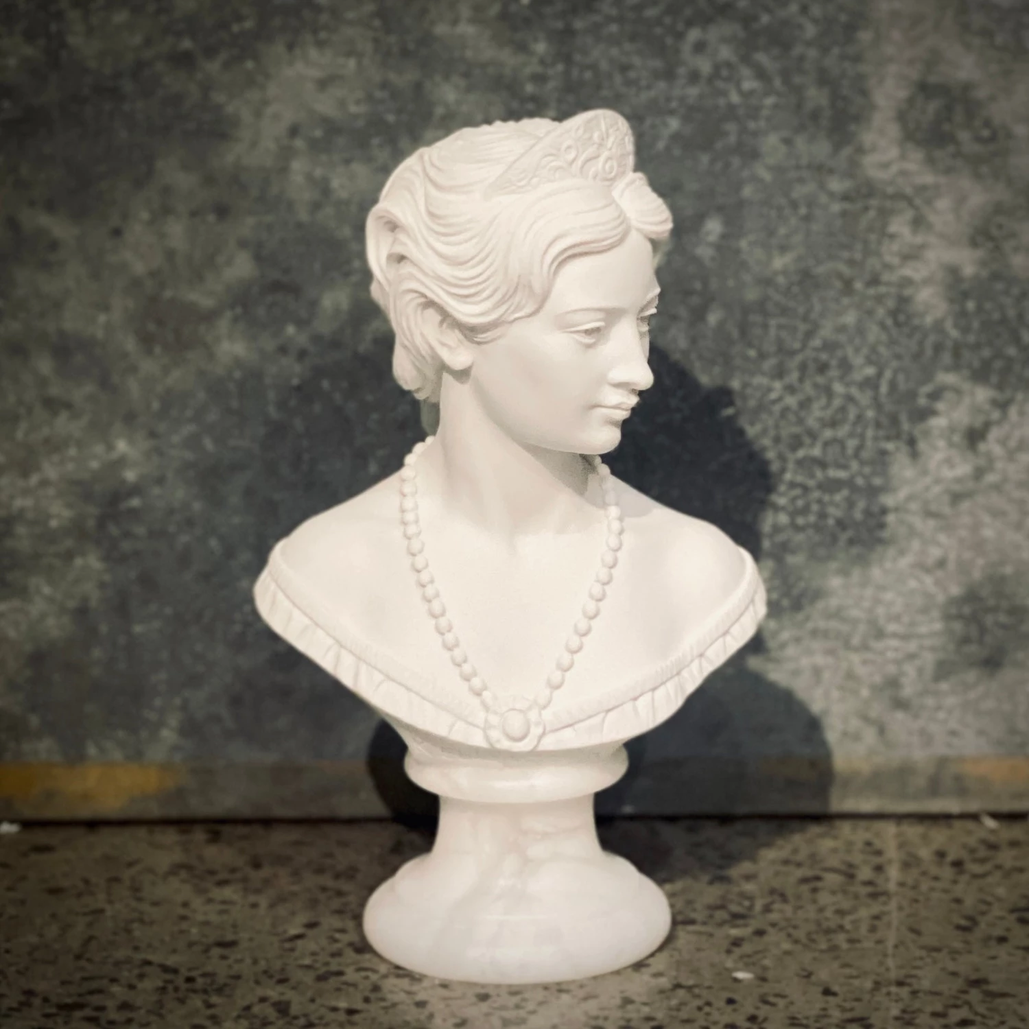 Egregia 15cm ELISABETH ALABASTER BUST Gifts