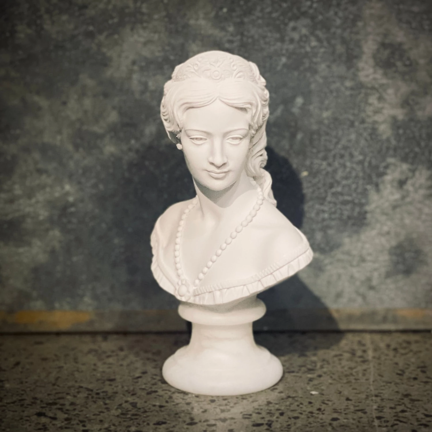Egregia 15cm ELISABETH ALABASTER BUST Gifts