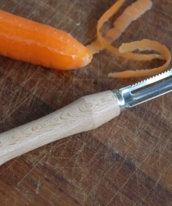 Scout Classic Beech Vegetable Peeler Homewares